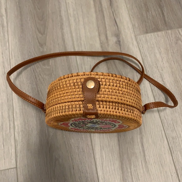 NWT Round Crochet Handwoven Rattan Shoulder Bag - Picture 3 of 11